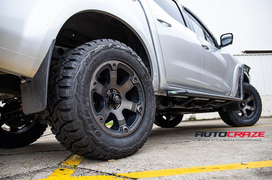 NISSAN NAVARA BEAST BLACK MACHINED WITH DARK TINT